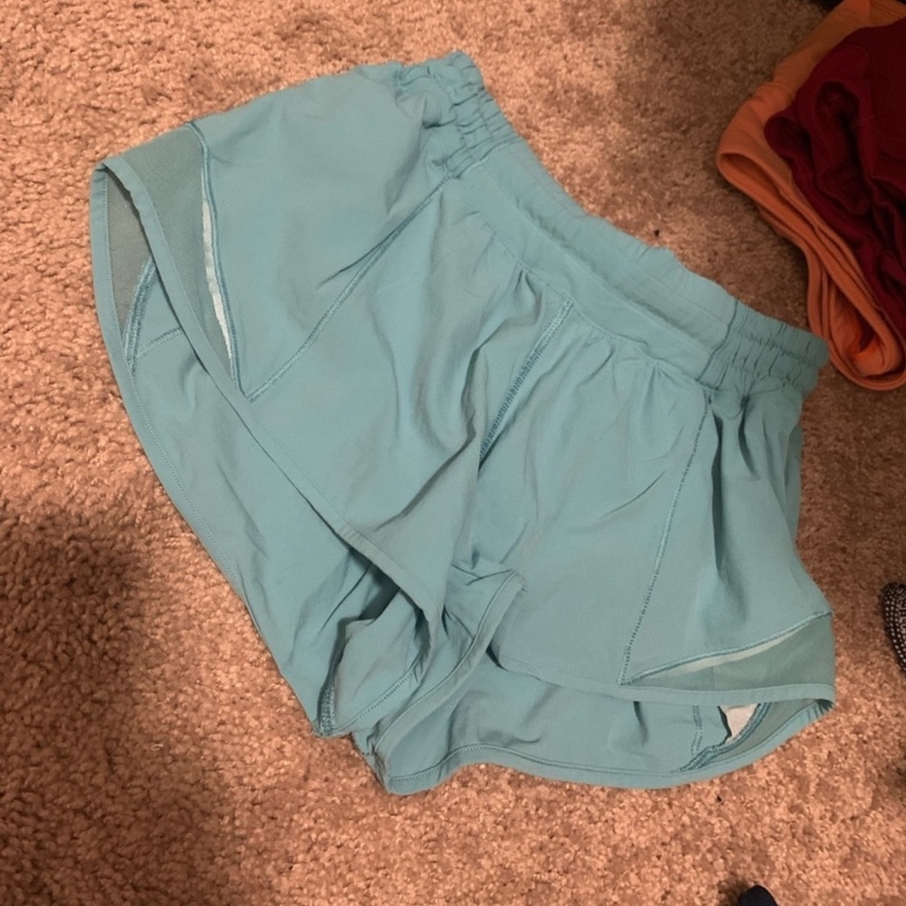 Beautiful sky blue hotty hot 2.5 lululemon shorts